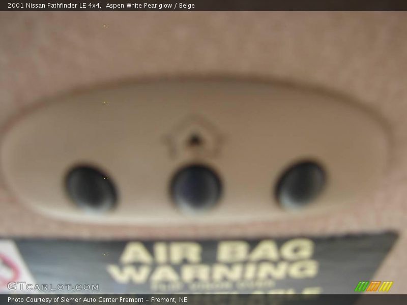 Aspen White Pearlglow / Beige 2001 Nissan Pathfinder LE 4x4