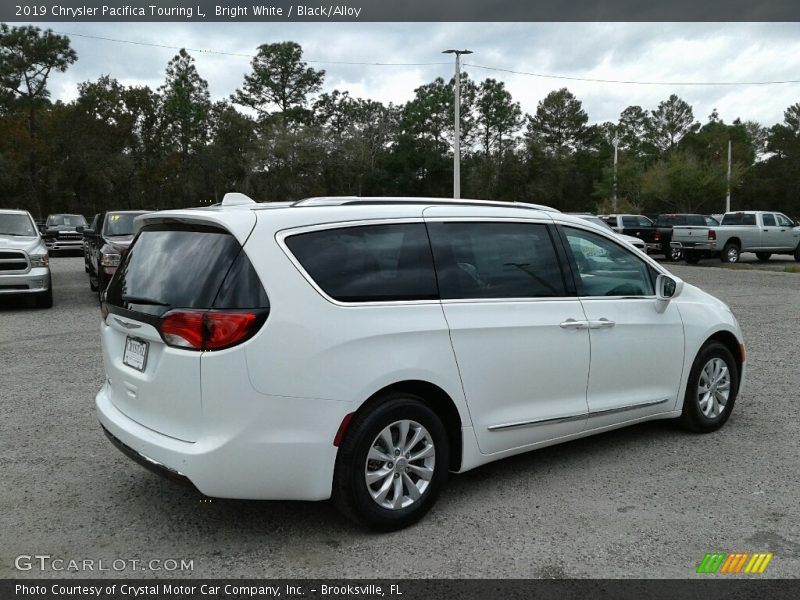 Bright White / Black/Alloy 2019 Chrysler Pacifica Touring L