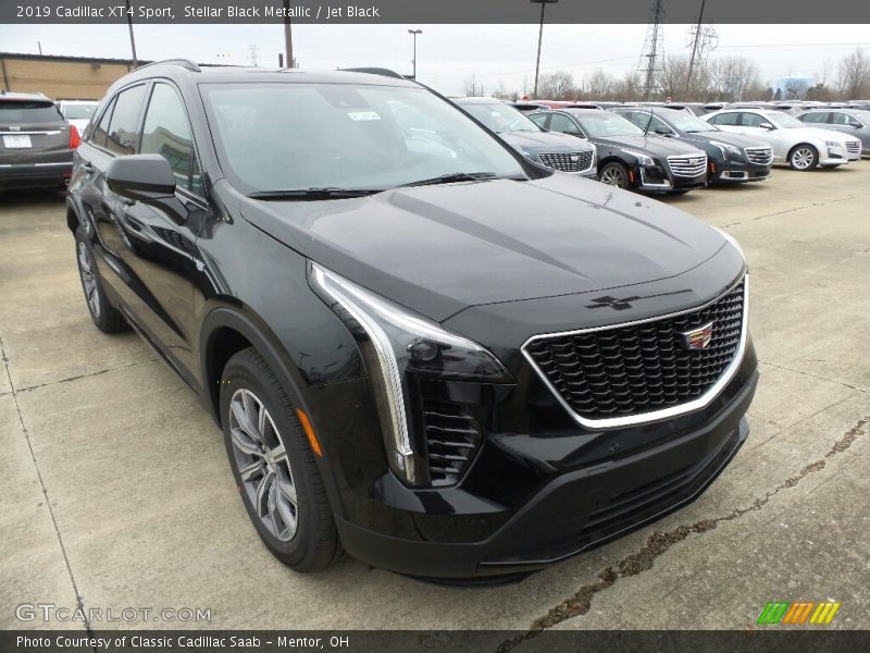 Front 3/4 View of 2019 XT4 Sport