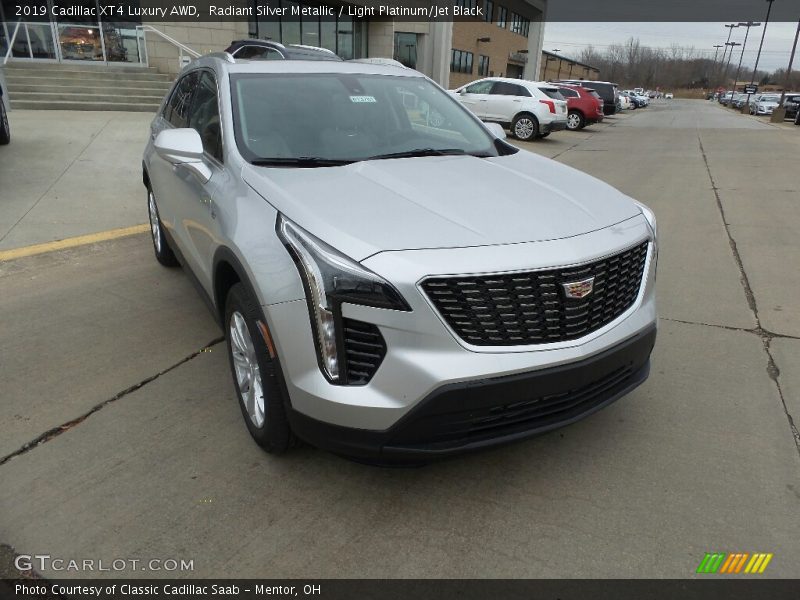 Front 3/4 View of 2019 XT4 Luxury AWD