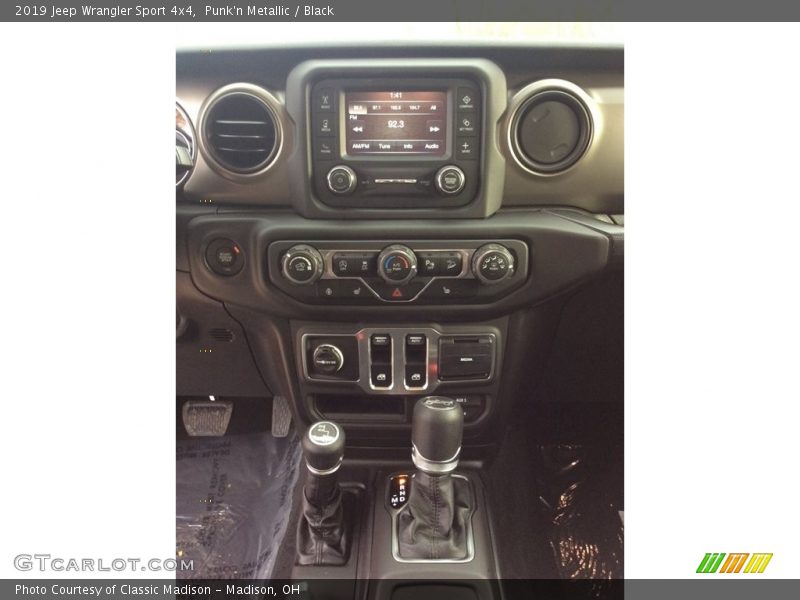 Controls of 2019 Wrangler Sport 4x4