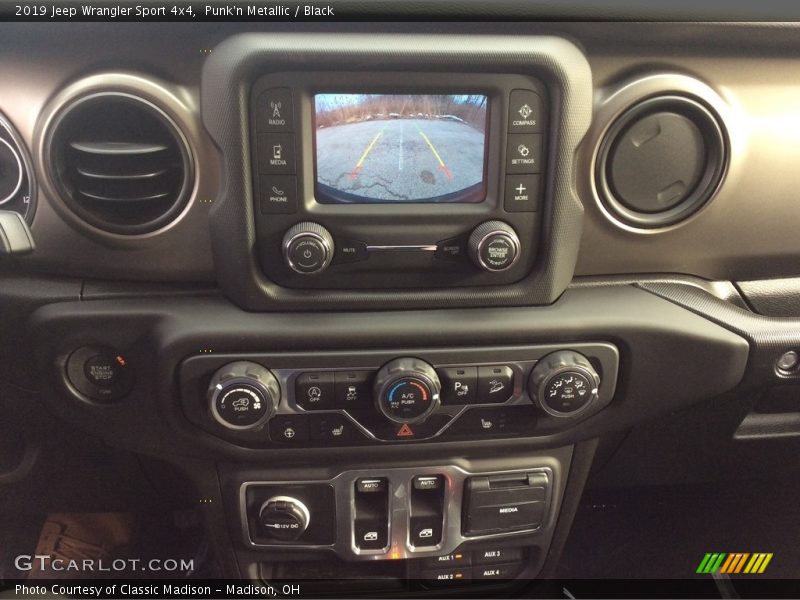 Controls of 2019 Wrangler Sport 4x4