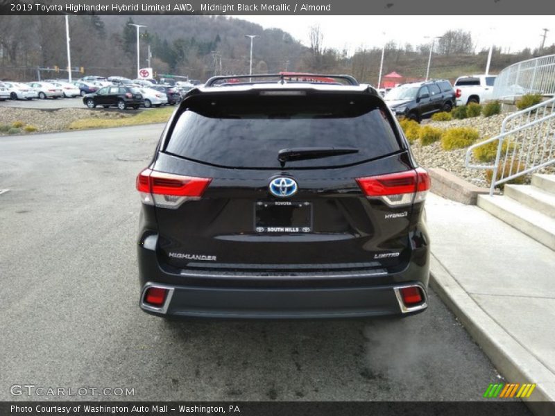 Midnight Black Metallic / Almond 2019 Toyota Highlander Hybrid Limited AWD