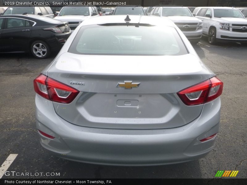 Silver Ice Metallic / Jet Black/­Galvanized 2019 Chevrolet Cruze LS