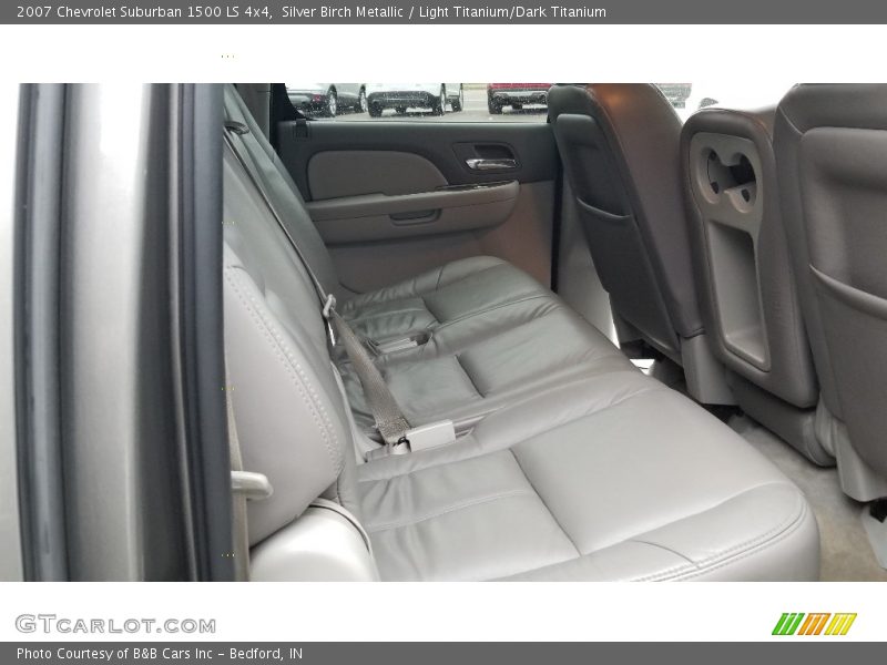 Silver Birch Metallic / Light Titanium/Dark Titanium 2007 Chevrolet Suburban 1500 LS 4x4
