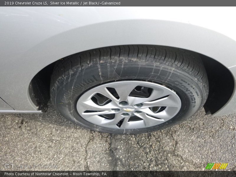 Silver Ice Metallic / Jet Black/­Galvanized 2019 Chevrolet Cruze LS