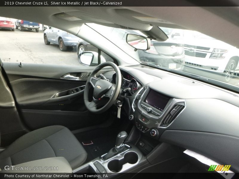 Silver Ice Metallic / Jet Black/­Galvanized 2019 Chevrolet Cruze LS