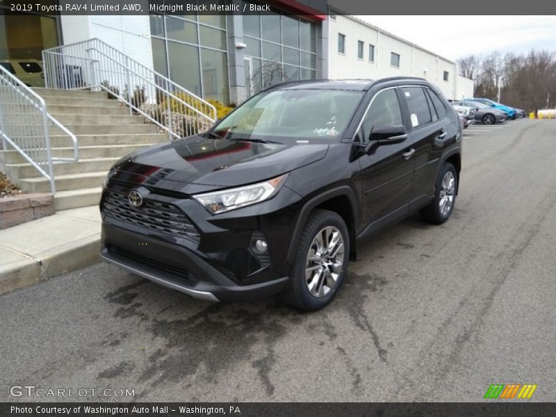 Front 3/4 View of 2019 RAV4 Limited AWD