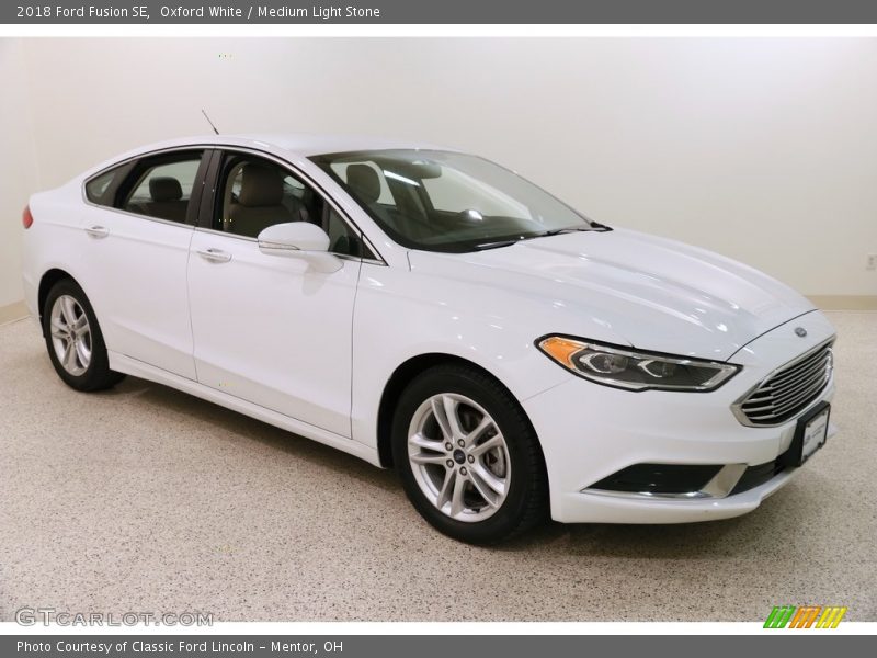 Oxford White / Medium Light Stone 2018 Ford Fusion SE