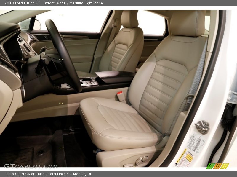 Oxford White / Medium Light Stone 2018 Ford Fusion SE