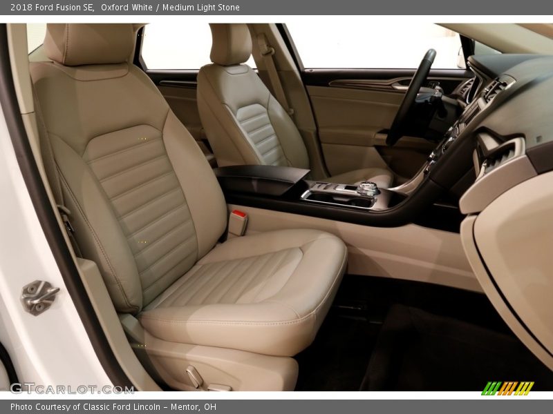 Oxford White / Medium Light Stone 2018 Ford Fusion SE