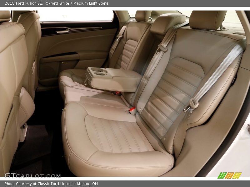 Oxford White / Medium Light Stone 2018 Ford Fusion SE
