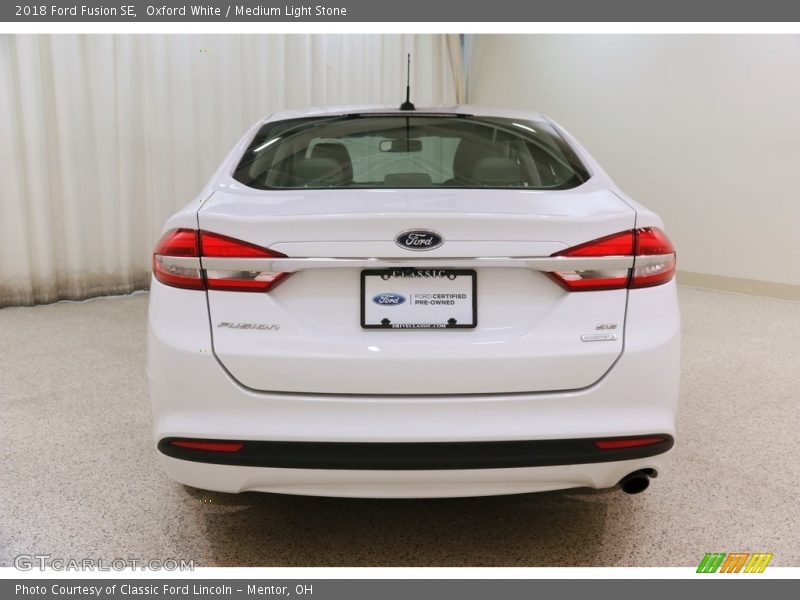 Oxford White / Medium Light Stone 2018 Ford Fusion SE