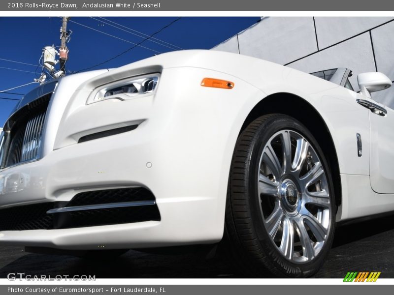 Andalusian White / Seashell 2016 Rolls-Royce Dawn
