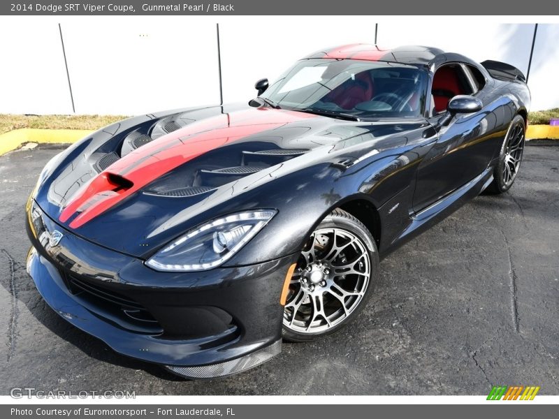 Front 3/4 View of 2014 SRT Viper Coupe