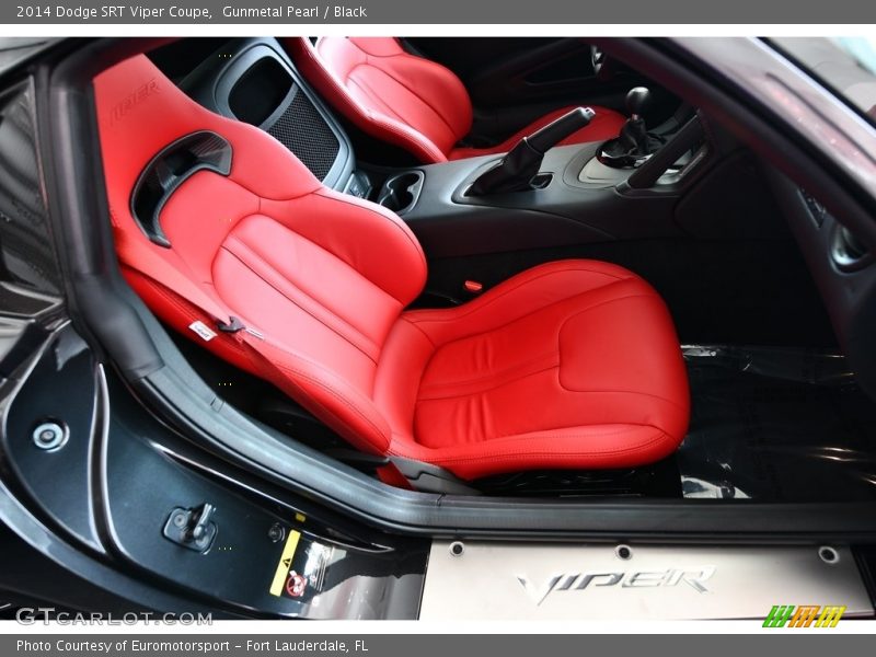 Front Seat of 2014 SRT Viper Coupe
