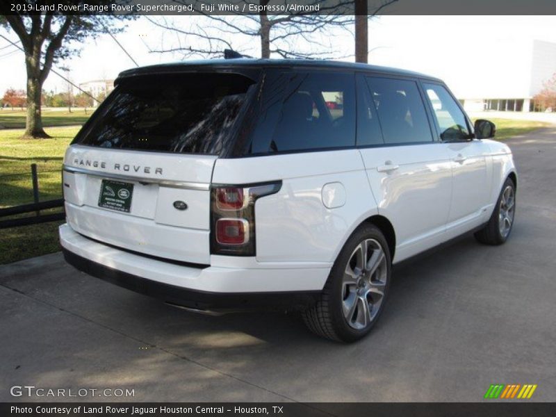 Fuji White / Espresso/Almond 2019 Land Rover Range Rover Supercharged