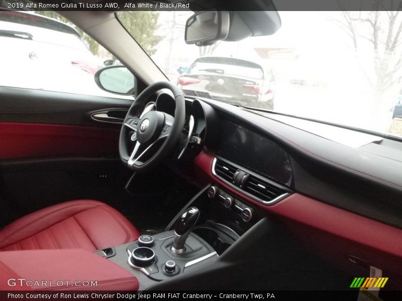 Alfa White / Black/Red 2019 Alfa Romeo Giulia Ti Lusso AWD