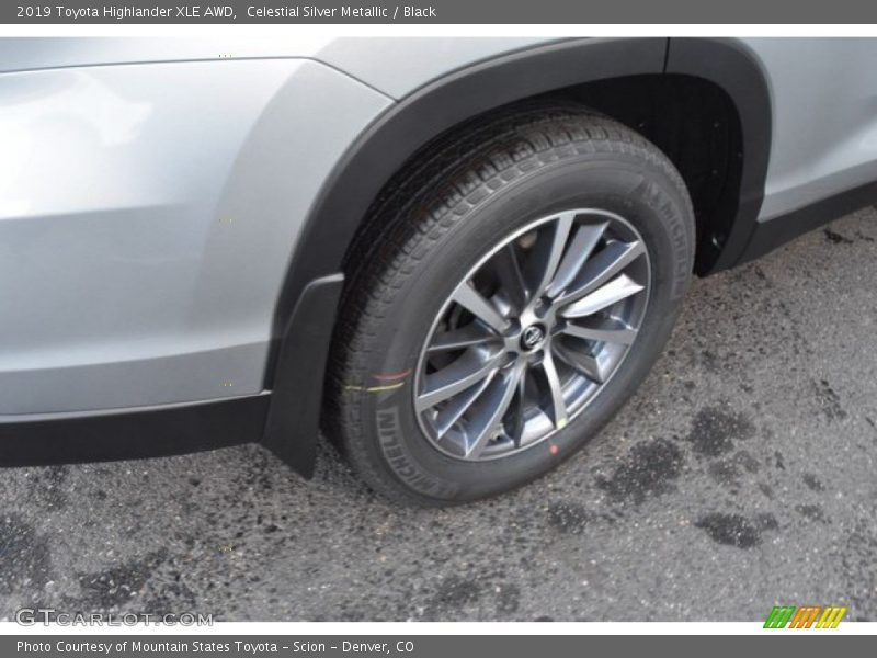 Celestial Silver Metallic / Black 2019 Toyota Highlander XLE AWD