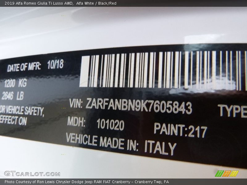 Alfa White / Black/Red 2019 Alfa Romeo Giulia Ti Lusso AWD