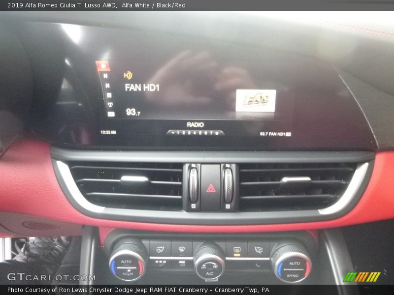 Alfa White / Black/Red 2019 Alfa Romeo Giulia Ti Lusso AWD