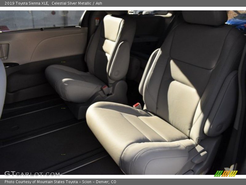 Celestial Silver Metallic / Ash 2019 Toyota Sienna XLE