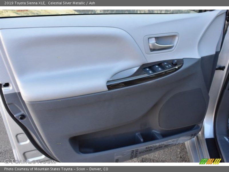 Celestial Silver Metallic / Ash 2019 Toyota Sienna XLE