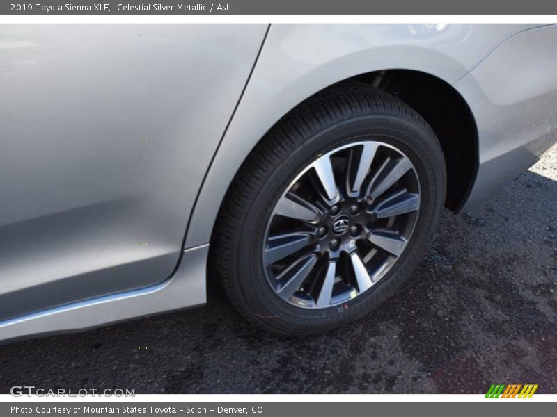 Celestial Silver Metallic / Ash 2019 Toyota Sienna XLE