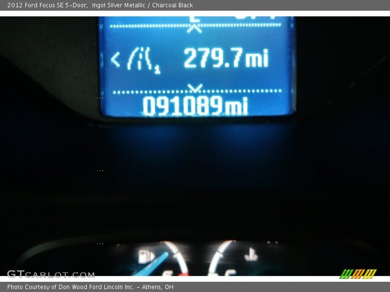 Ingot Silver Metallic / Charcoal Black 2012 Ford Focus SE 5-Door