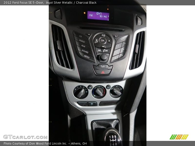Ingot Silver Metallic / Charcoal Black 2012 Ford Focus SE 5-Door