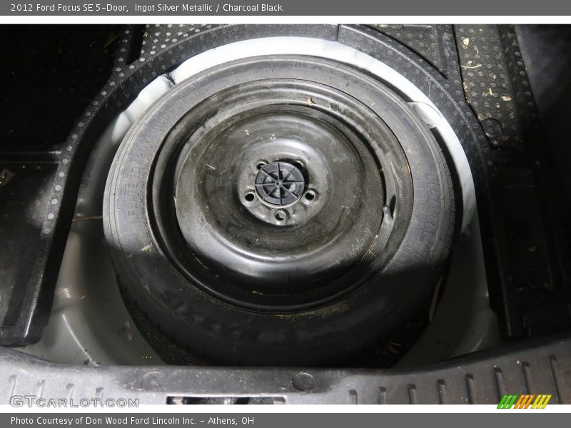 Ingot Silver Metallic / Charcoal Black 2012 Ford Focus SE 5-Door