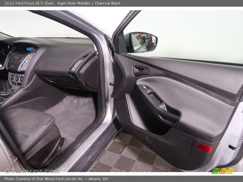 Ingot Silver Metallic / Charcoal Black 2012 Ford Focus SE 5-Door