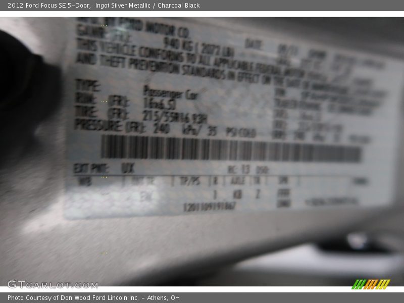 Ingot Silver Metallic / Charcoal Black 2012 Ford Focus SE 5-Door