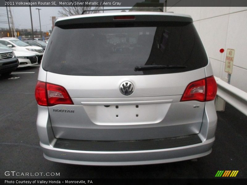 Mercury Silver Metallic / Aero Gray 2011 Volkswagen Routan SE