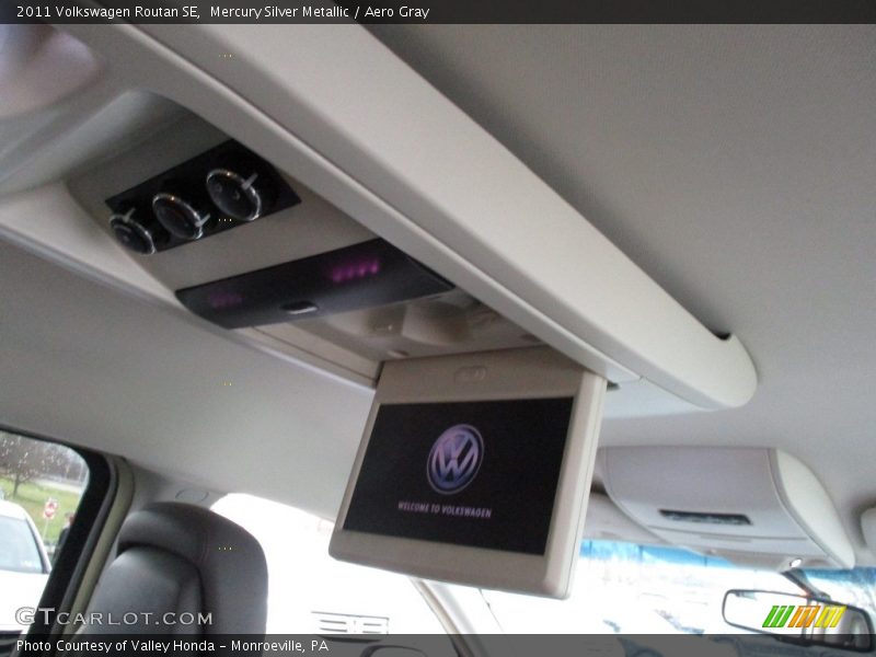 Mercury Silver Metallic / Aero Gray 2011 Volkswagen Routan SE