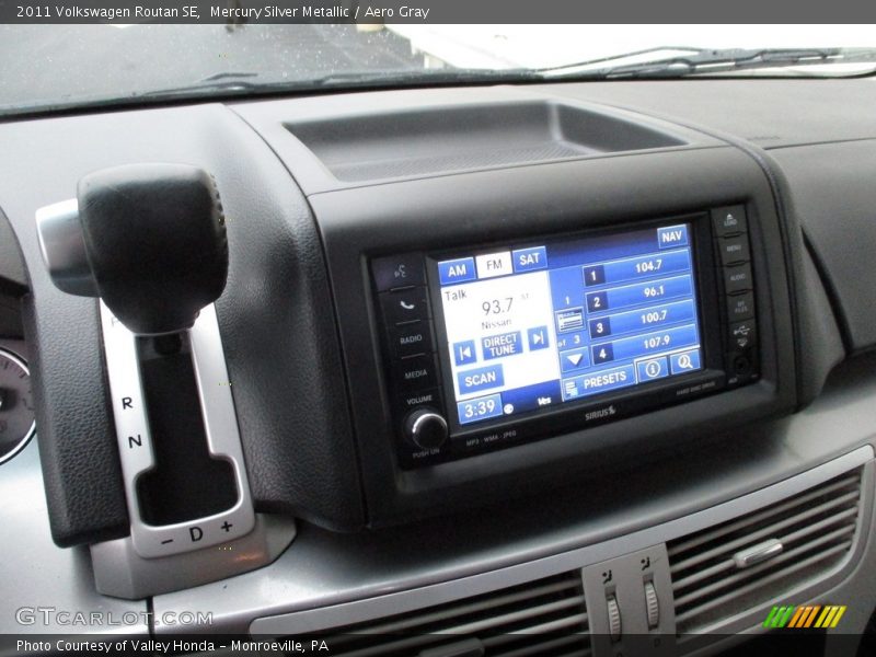 Mercury Silver Metallic / Aero Gray 2011 Volkswagen Routan SE