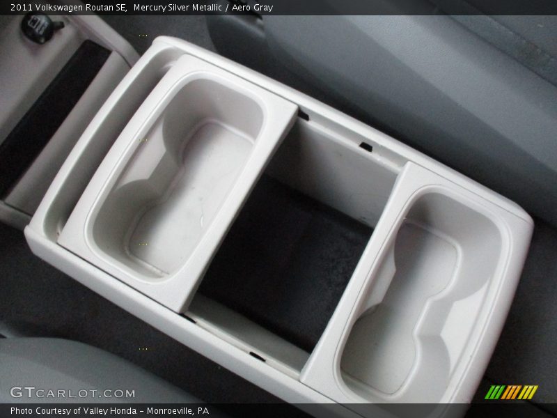 Mercury Silver Metallic / Aero Gray 2011 Volkswagen Routan SE