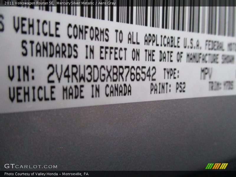 Mercury Silver Metallic / Aero Gray 2011 Volkswagen Routan SE