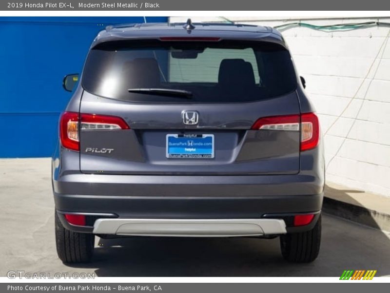 Modern Steel Metallic / Black 2019 Honda Pilot EX-L