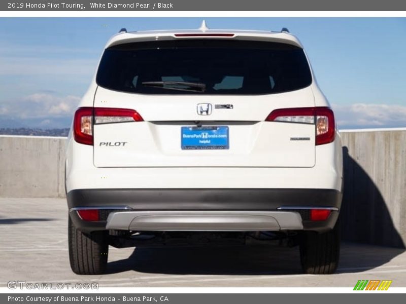 White Diamond Pearl / Black 2019 Honda Pilot Touring