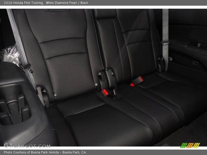 White Diamond Pearl / Black 2019 Honda Pilot Touring