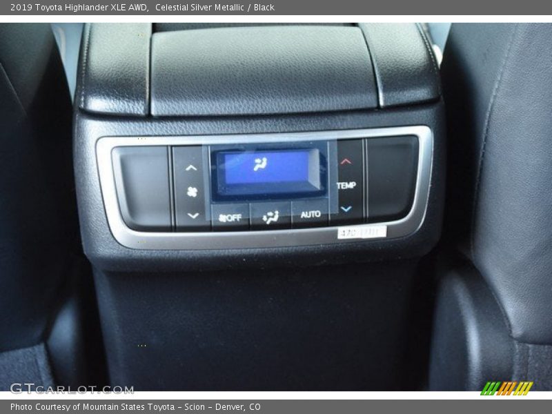 Celestial Silver Metallic / Black 2019 Toyota Highlander XLE AWD