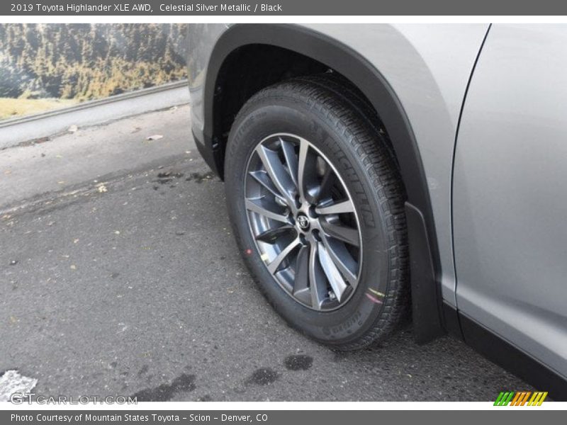 Celestial Silver Metallic / Black 2019 Toyota Highlander XLE AWD