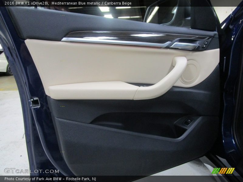 Mediterranean Blue metallic / Canberra Beige 2016 BMW X1 xDrive28i