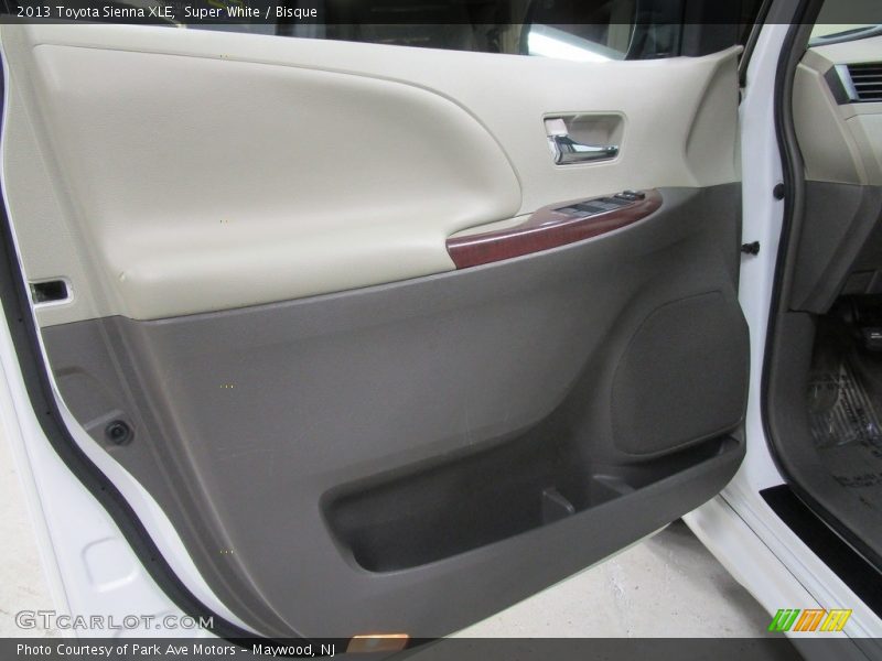 Super White / Bisque 2013 Toyota Sienna XLE