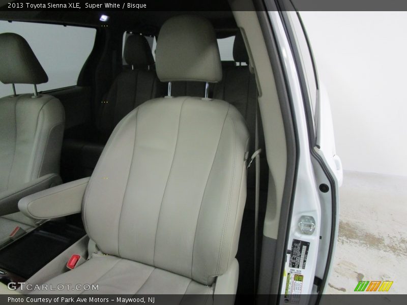 Super White / Bisque 2013 Toyota Sienna XLE