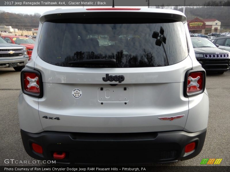 Glacier Metallic / Black 2017 Jeep Renegade Trailhawk 4x4