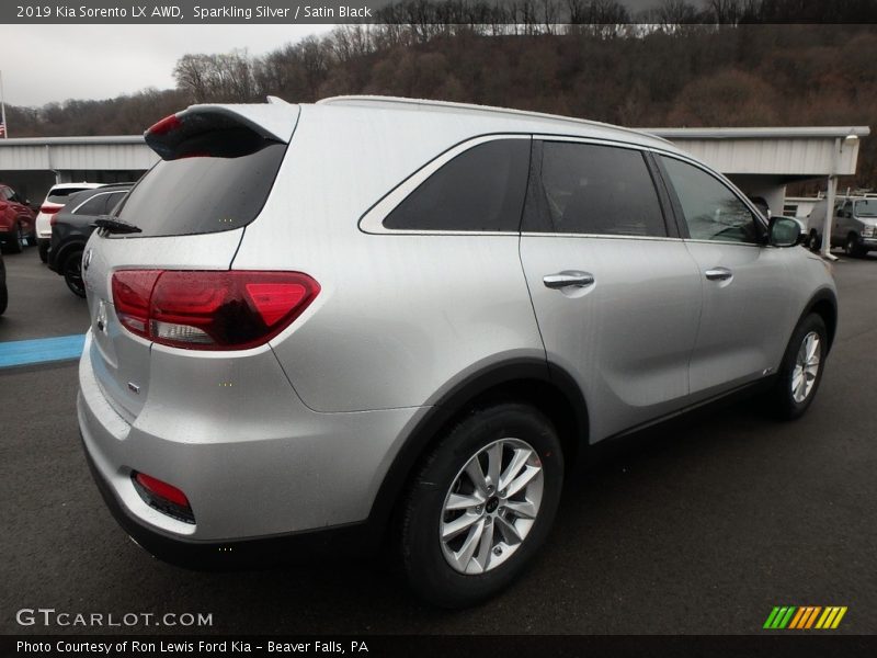 Sparkling Silver / Satin Black 2019 Kia Sorento LX AWD