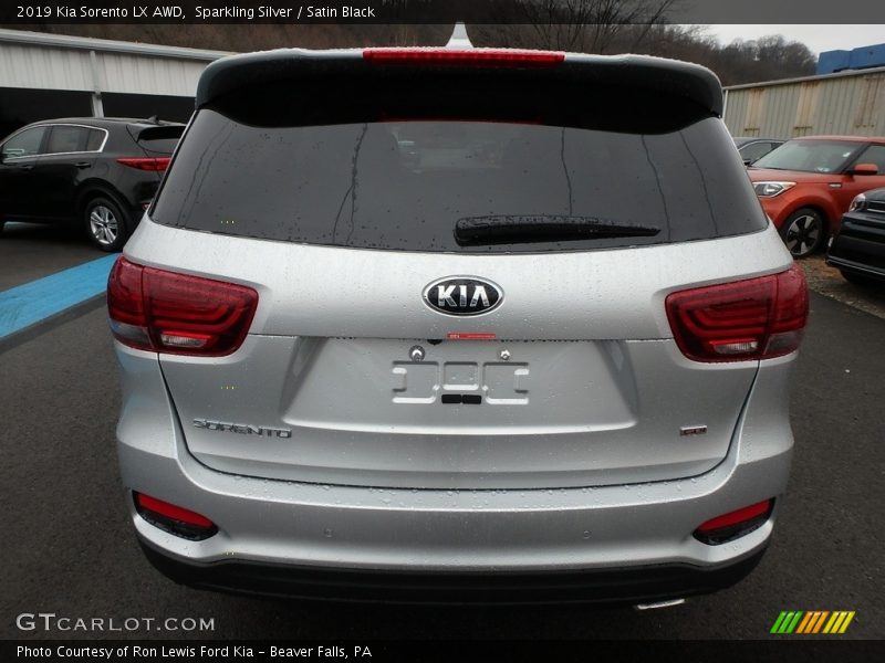 Sparkling Silver / Satin Black 2019 Kia Sorento LX AWD