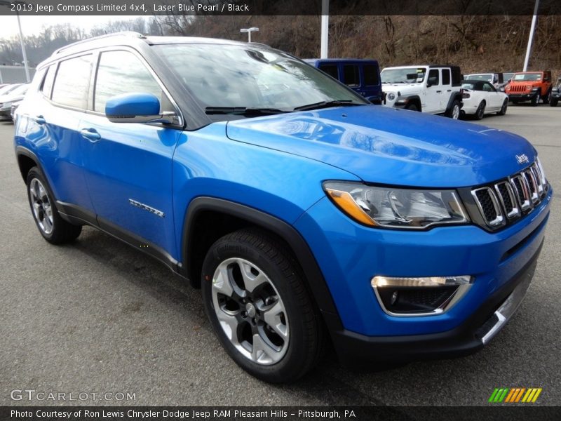 Front 3/4 View of 2019 Compass Limited 4x4